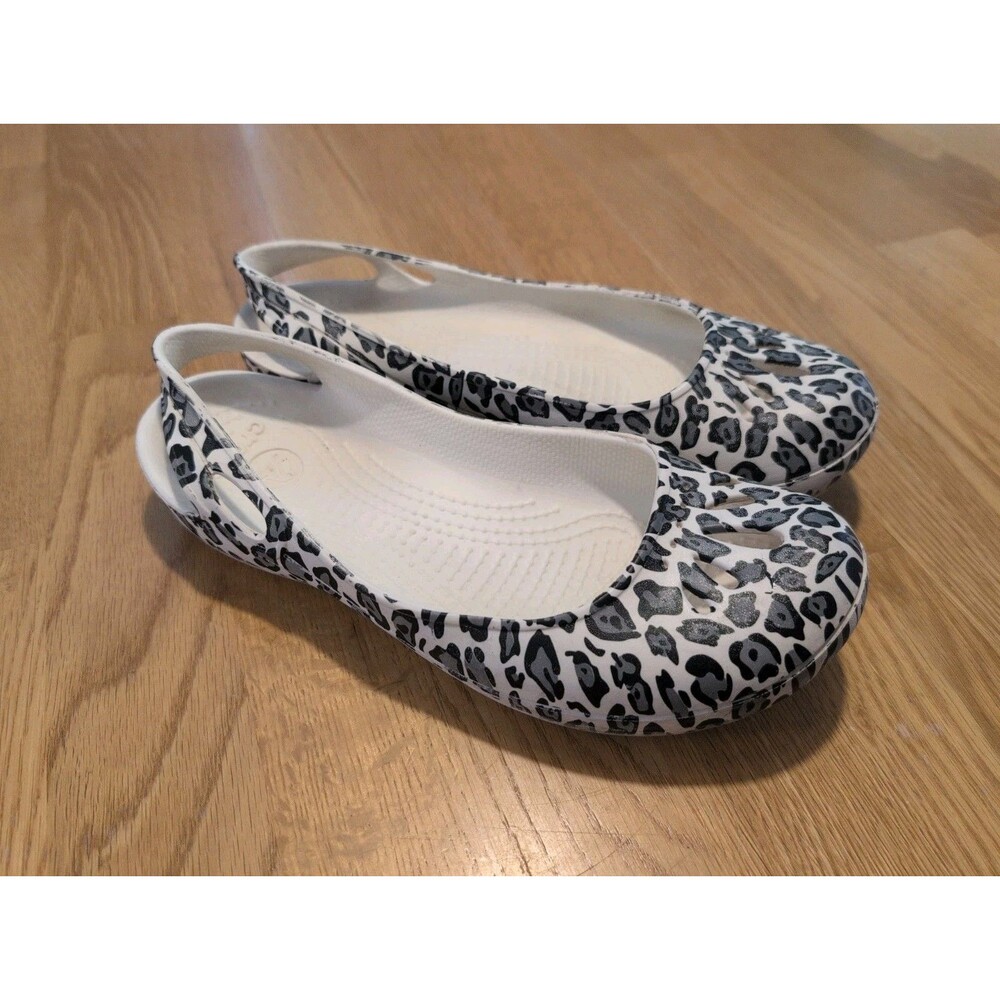 Crocs Kadee Womens Size 7W Ballet Flats Snow Leopard Animal Print Slip On Shoes